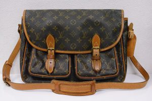 ルイヴィトン買取　モノグラム　Ｍ42249　ジベシエール高価買取