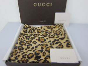 グッチ高価買取・大阪神戸レオパード柄スカーフ・ブランド小物買取