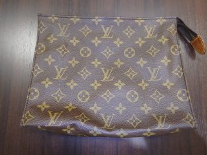 ルイヴィトン買取　ルイヴィトンポッシュトワレット１９　ポーチ　モノグラムＭ４７５４４使わなくなった物