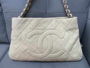 シャネル ソフトキャビア ショルダーバッグ アイボリー 高価買取