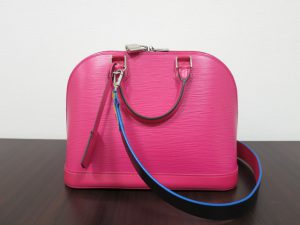 ルイヴィトン エピ アルマ 買取 流行のショルダーストラップ 高額査定