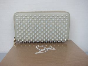 クリスチャン ルブタン高価買取・パネトーネスパイクスタッズ・ウォレット大阪神戸